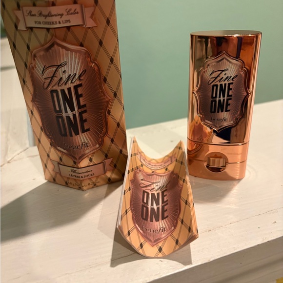 Benefit Fine One One Sheer Brightening Color main image 2